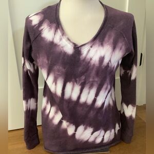 Te Verde V-Neck Sweatshirt NWT